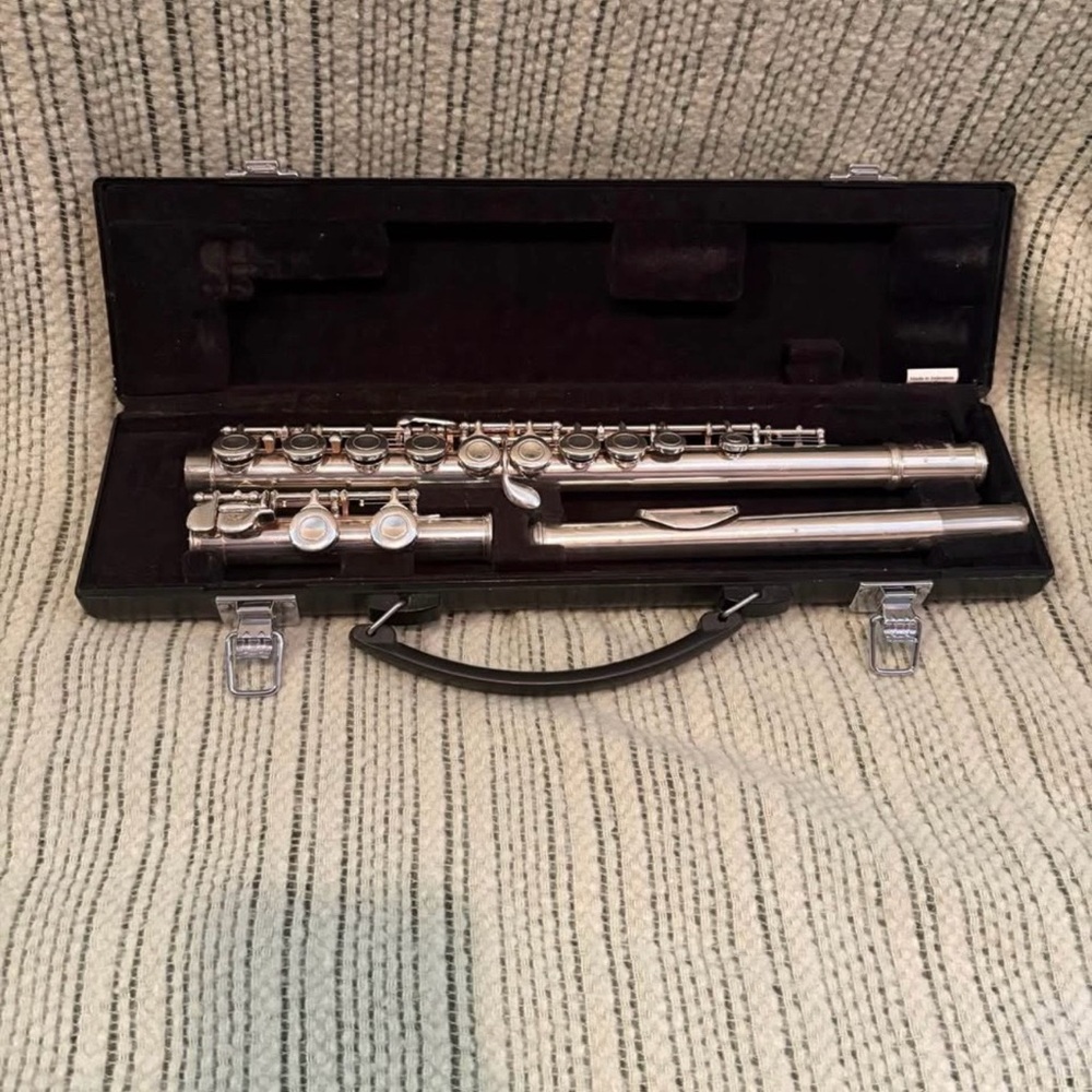Yamaha Silver Flute with Case